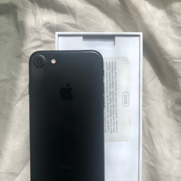 iPhone 7 - Picture 3 of 6